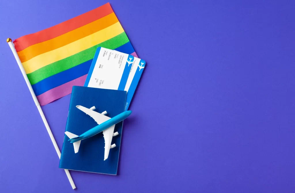 Passaporte com aviãozinho, passagens e bandeira lgbt