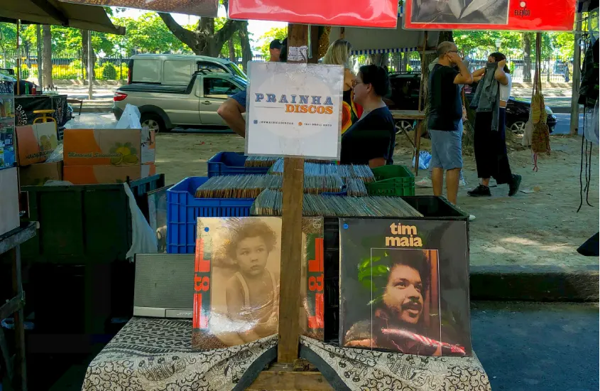 Barraquinha de discos na Feira da Glória